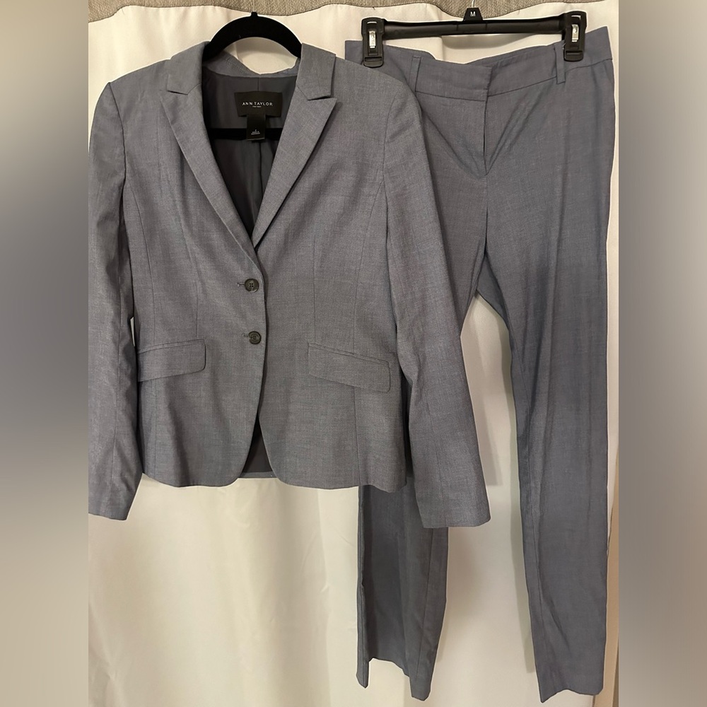 Ann Taylor Signature Gray Suit Set (Size 2)
